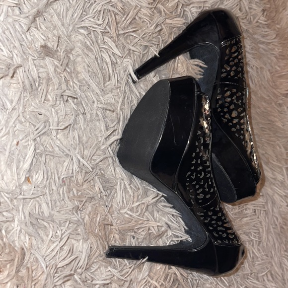 Black High Heels / Pumps Size 7.5 - Picture 4 of 5
